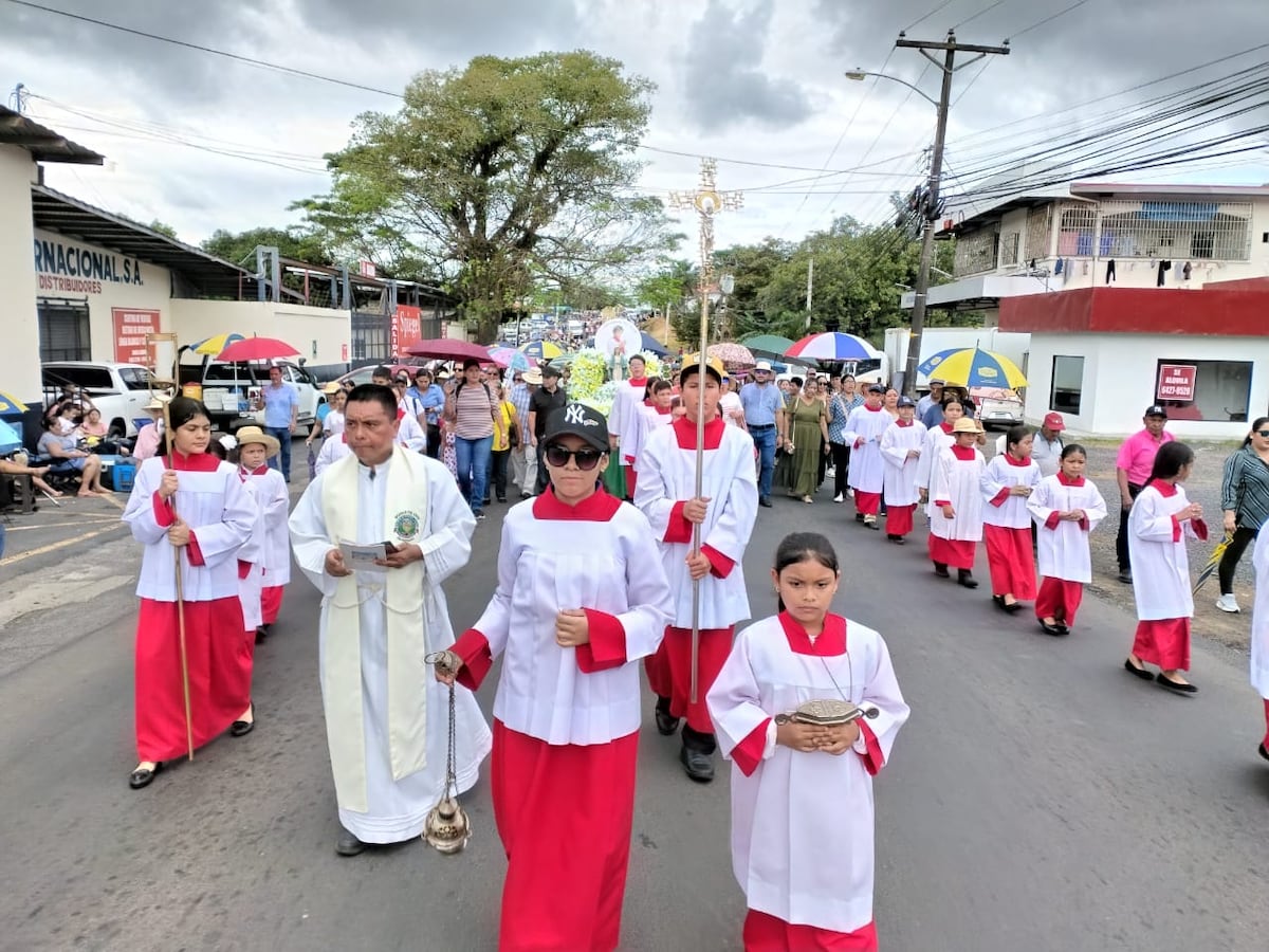 Santiago reafirma su fe en la Virgen de la Medalla Milagrosa