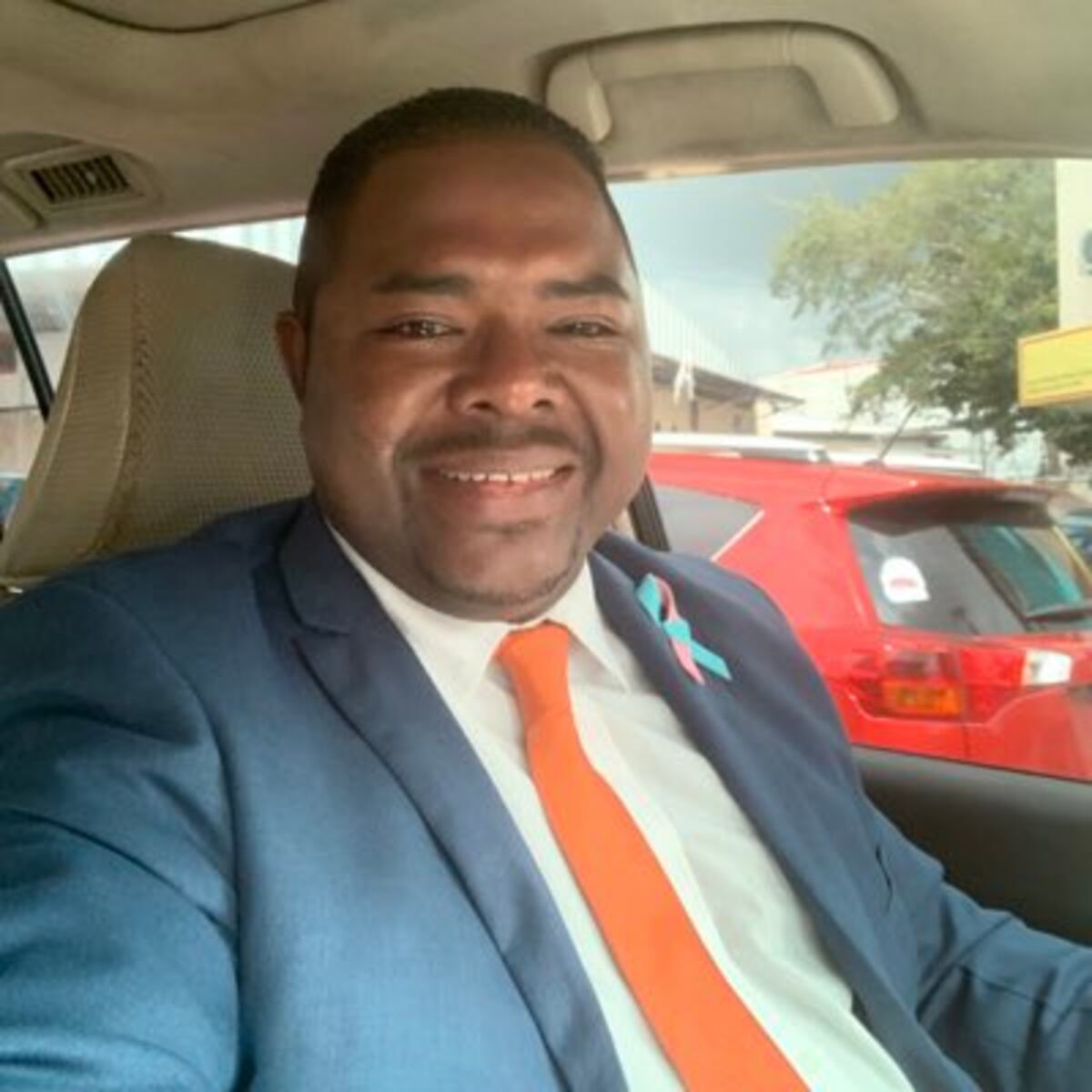 ‘Sin excusas para justificarme’. Funcionario Pedro Ortiz ofrece disculpas por fiesta en cuarentena y uso de carro oficial. Fotos parecen delatarlo