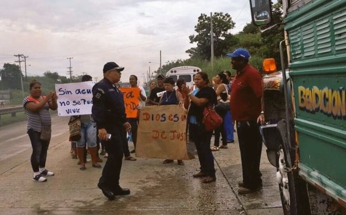 ¡SE EMBELLACAN! No dejan pasar carros cisternas en la potabilizadora de Pacora 