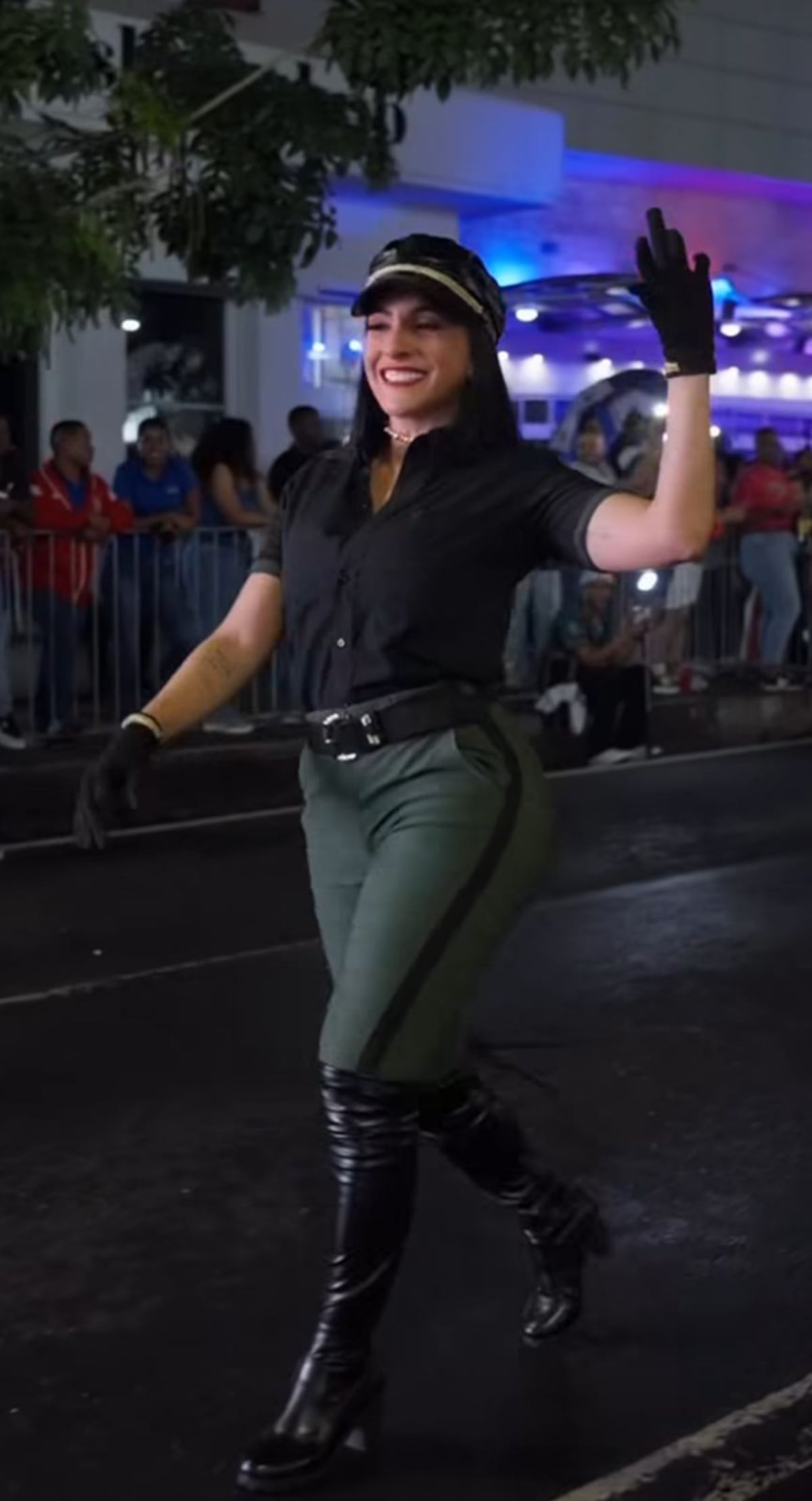 Pedida de matrimonio, trifulca y desfile de influencers: lo más loco de los desfiles patrios en Panamá 2025