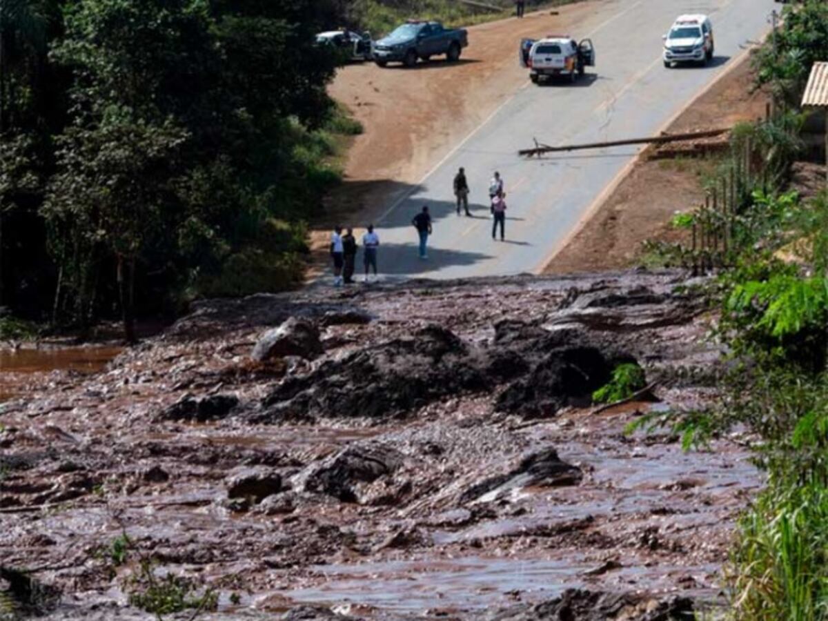 Ruptura de dique minero en Brasil deja 9 muertos y 300 desaparecidos