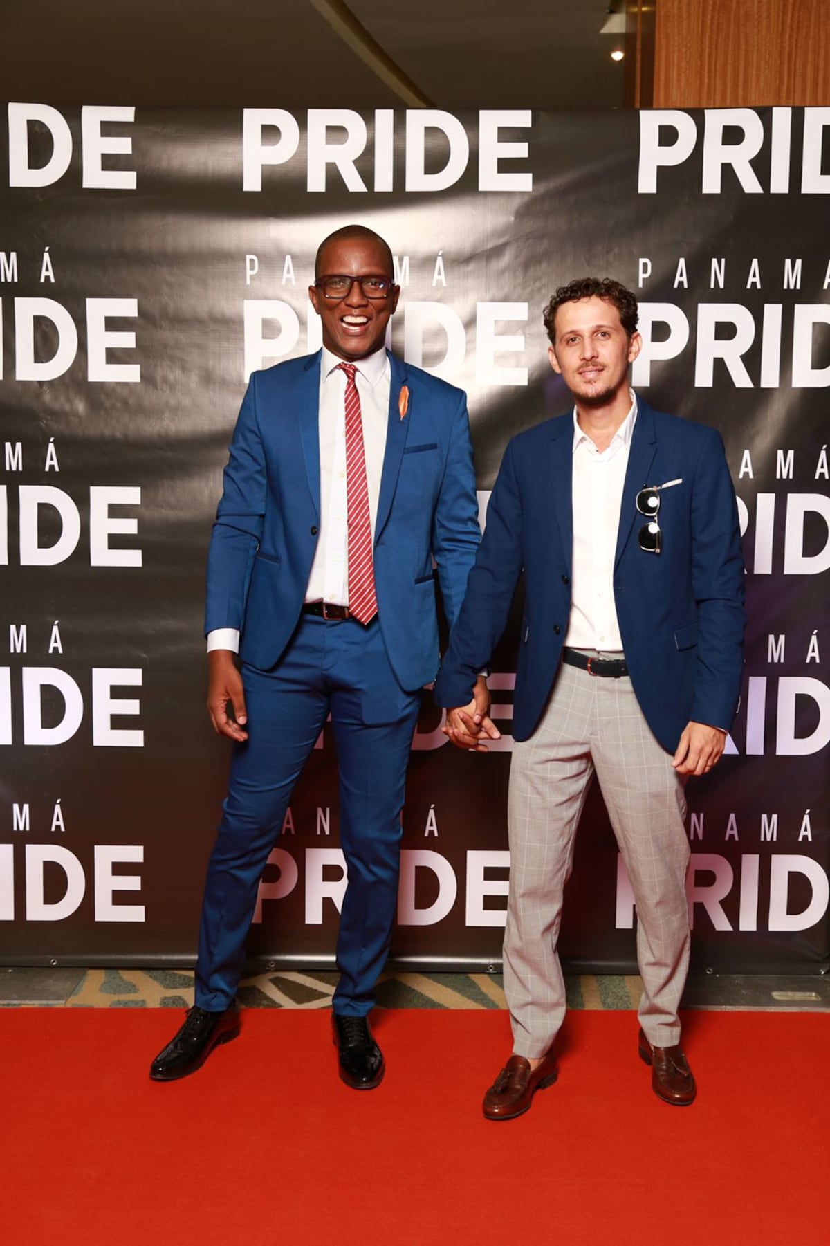 ‘Guapura pura’. Franklyn Robinson muestra a su galán. Agarrados de manos, así lucieron en la alfombra roja