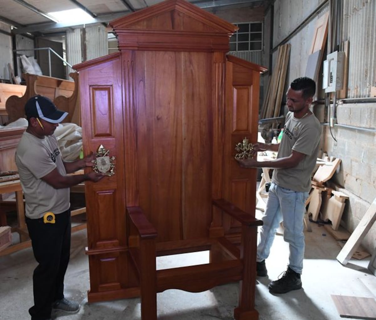 En Chame confeccionan la silla en la que el papa Francisco se sentará
