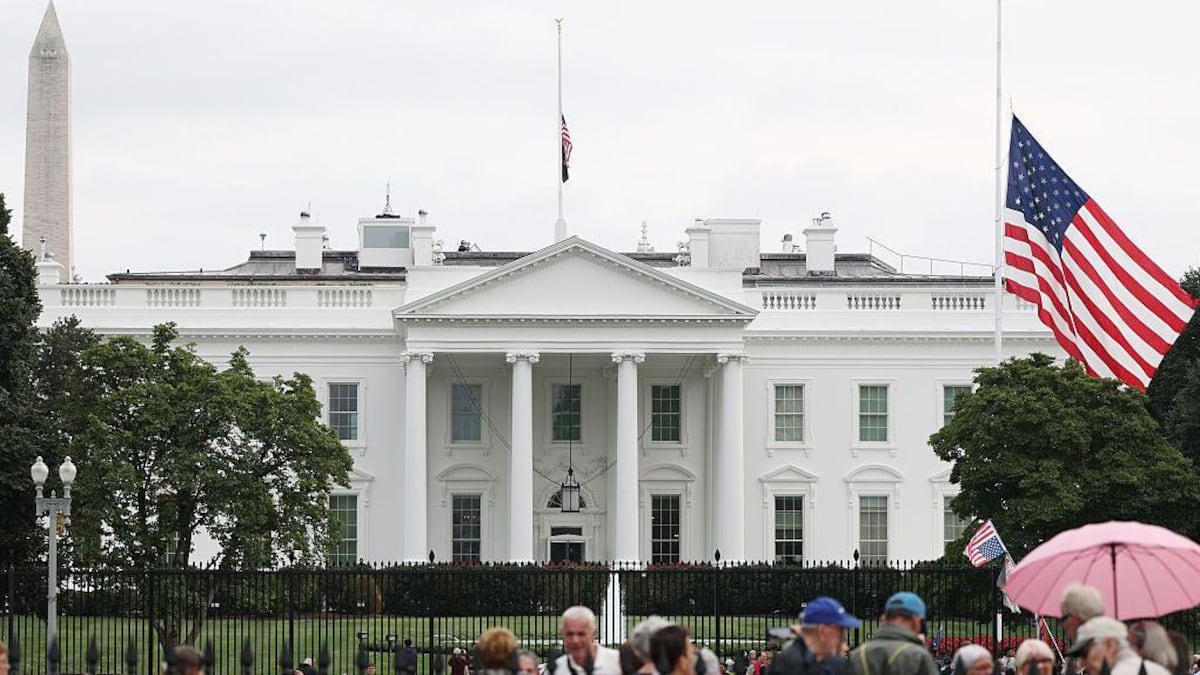 Trump, Sheinbaum y la DEA: revelan choques por ataques militares a carteles