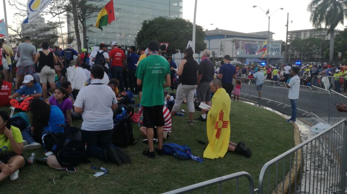 Vía Crucis actualizado, con realidades mundiales y mensaje de solidaridad 