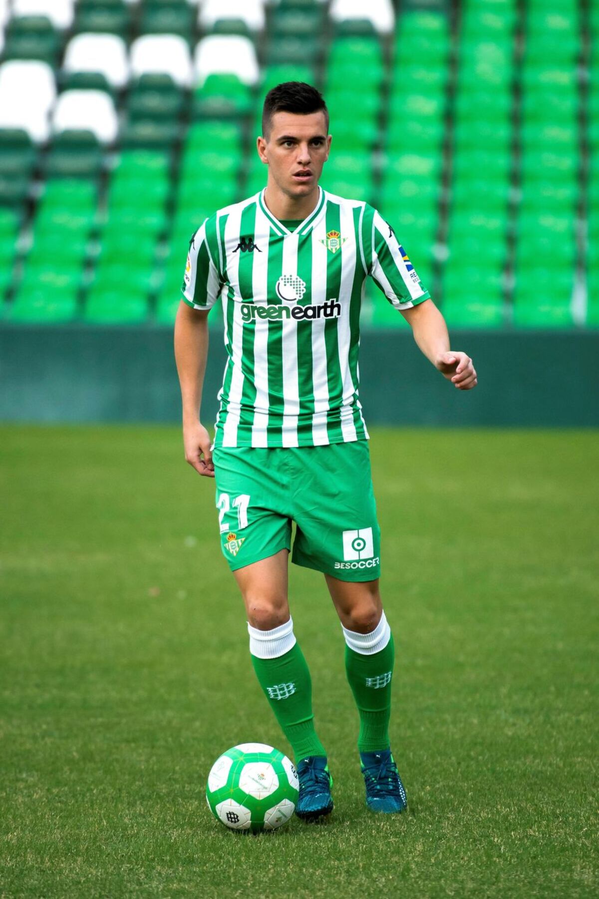 Ex jugador del PSG es presentado en España