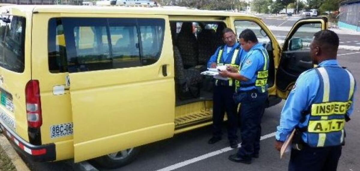 CUIDADO. Intentan secuestrar a estudiantes que esperan colegiales