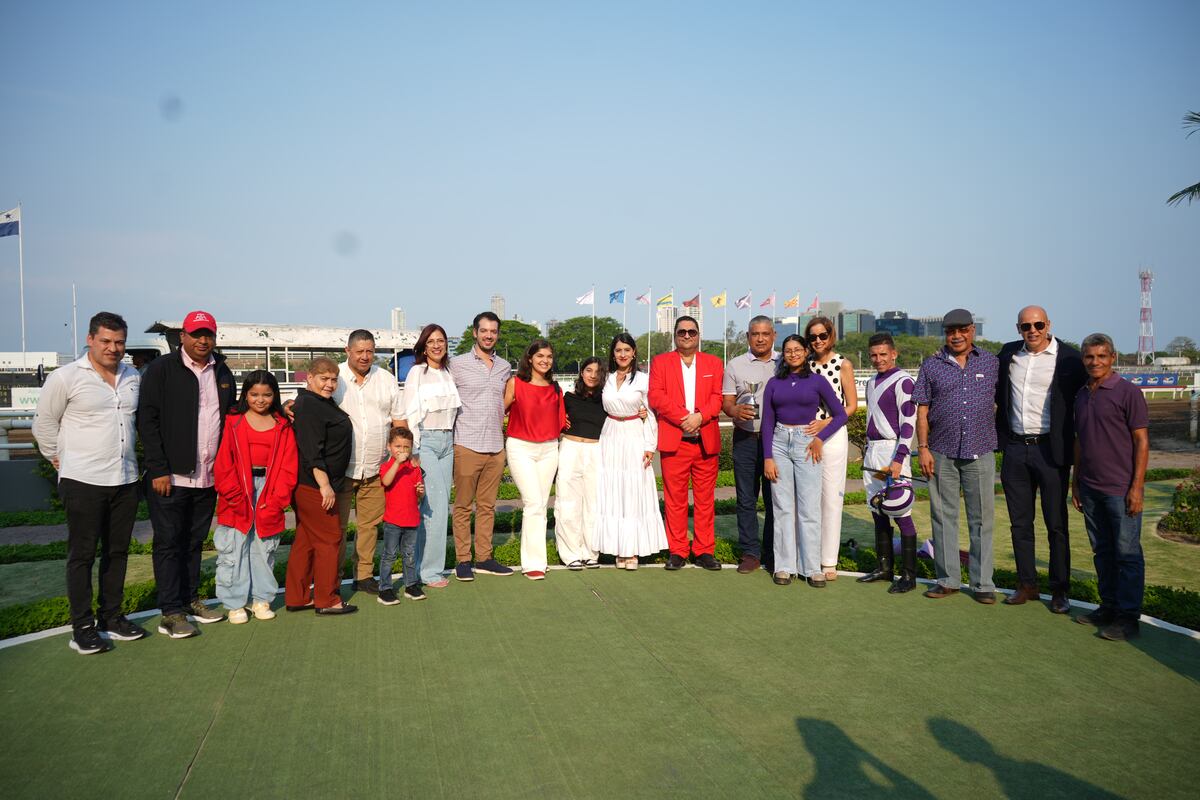 Silver Wood galopa hacia la victoria en el Hipódromo Presidente Remón