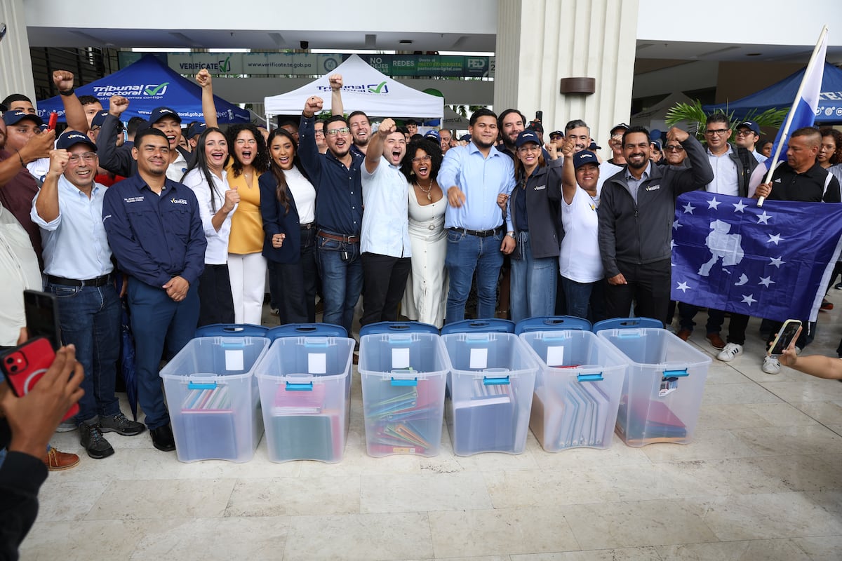 ‘Este país tiene que ser diferente’: Vamos entrega 70 mil firmas al Tribunal Electoral y avanza para convertirse en partido político + VÍDEO