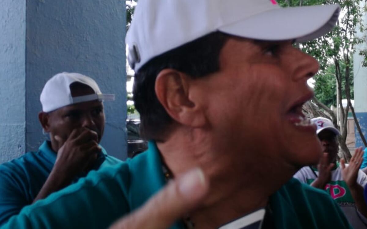 Delegados detectan irregularidades con listas de votantes y Chello se emberraca