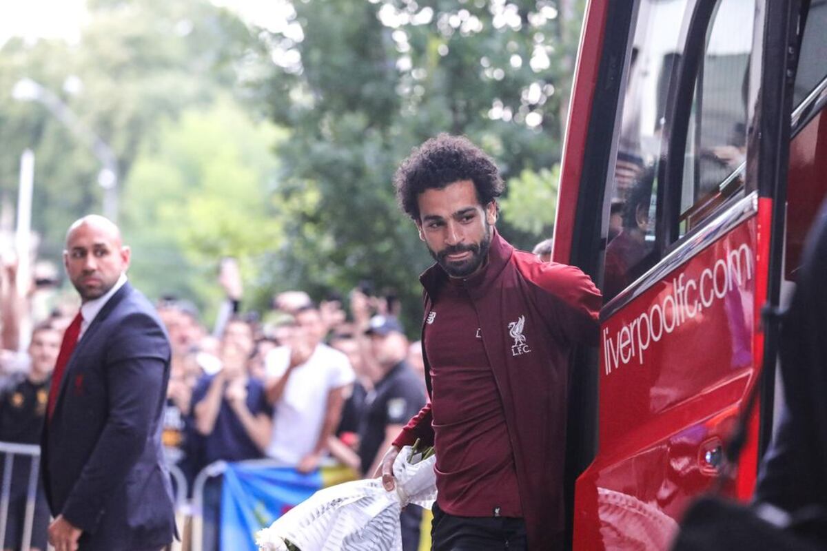 Liverpool y Real Madrid aterrizan en Kiev; mira las imágenes de ambos clubes