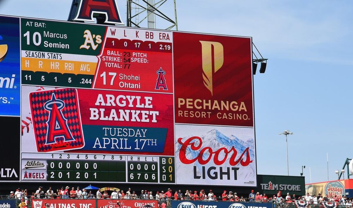 SENSACIÓN TOTAL. Batea jonrones y hoy casi lanza juego perfecto