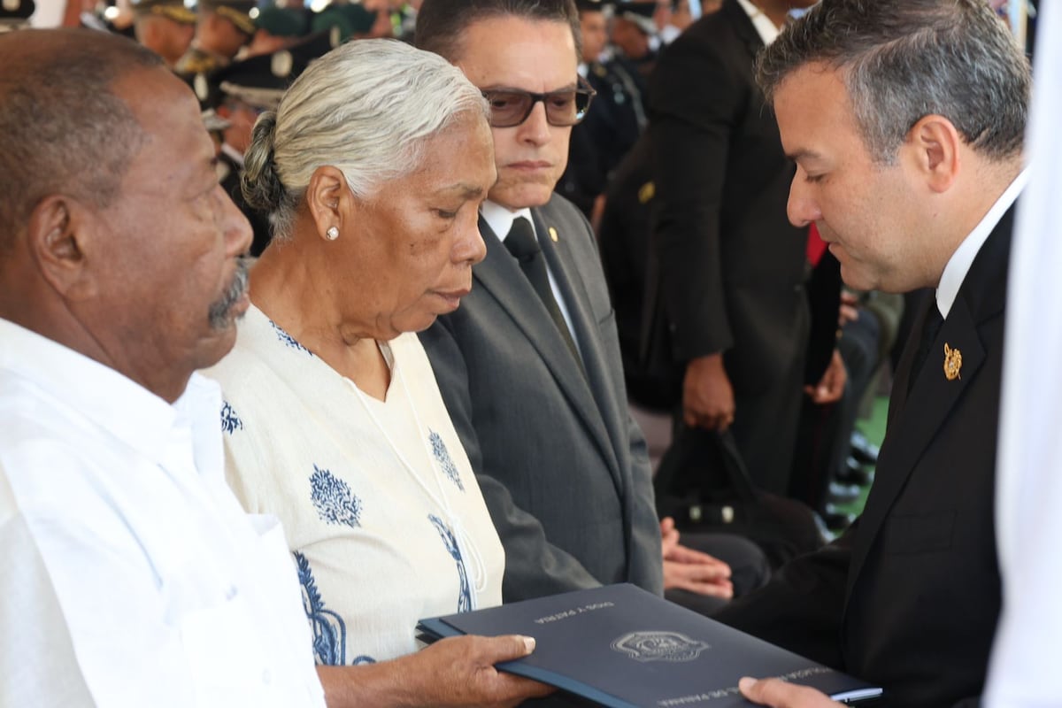 Con honores y solemnidad, despiden al capitán José Isaza Melo en la sede de la Policía Nacional