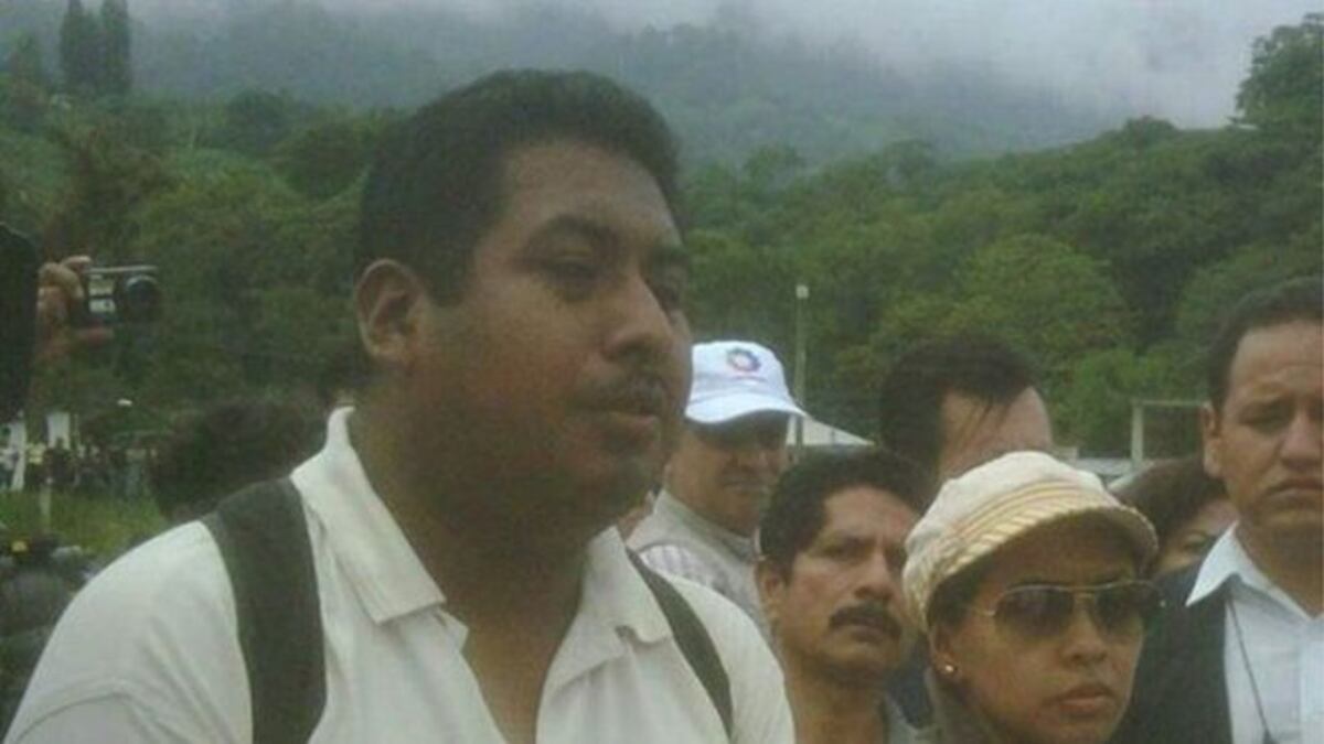 En México muestran el momento en el que sicarios le disparan a periodista