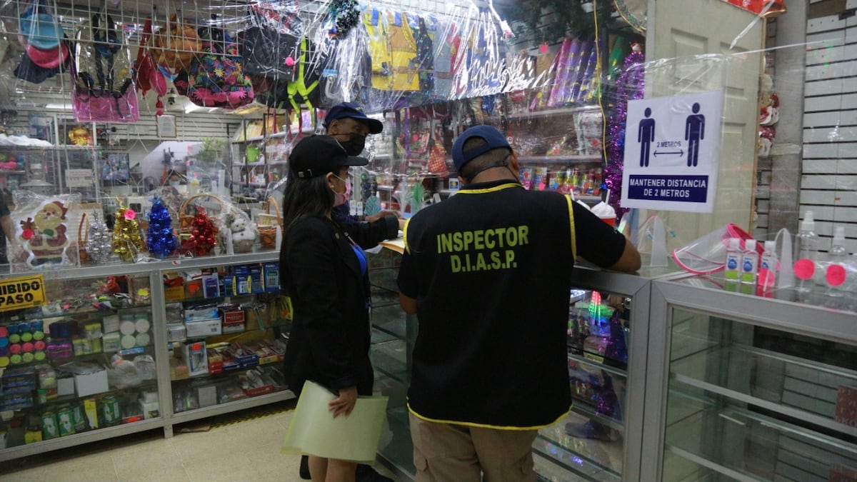 Autoridades advierten que está prohibido la venta de pirotécnia ambulante. Saque su permiso