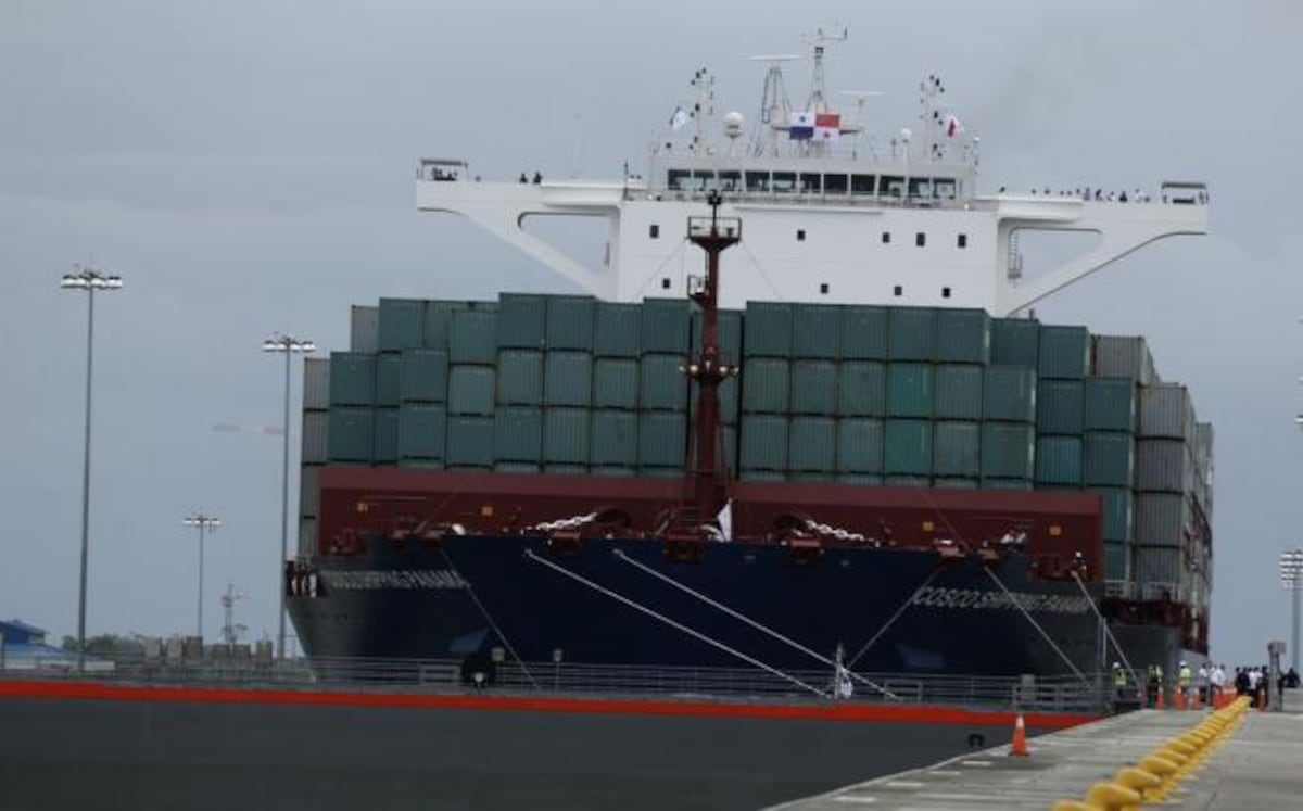 Conductor cae a las esclusas de Pedro Miguel en Paraíso
