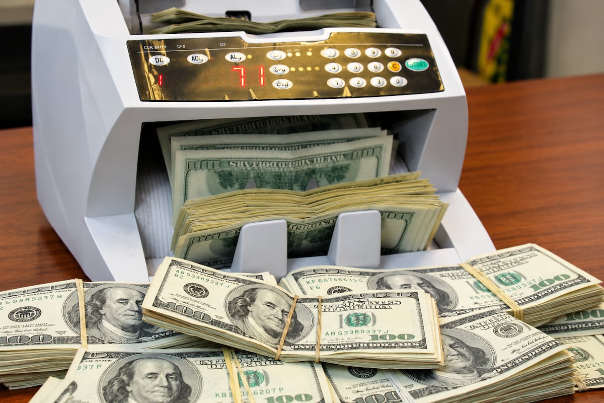 Viajero declara menos de $9,000 pero llevaba más de $10,000 sin declarar en Aeropuerto de Tocumen