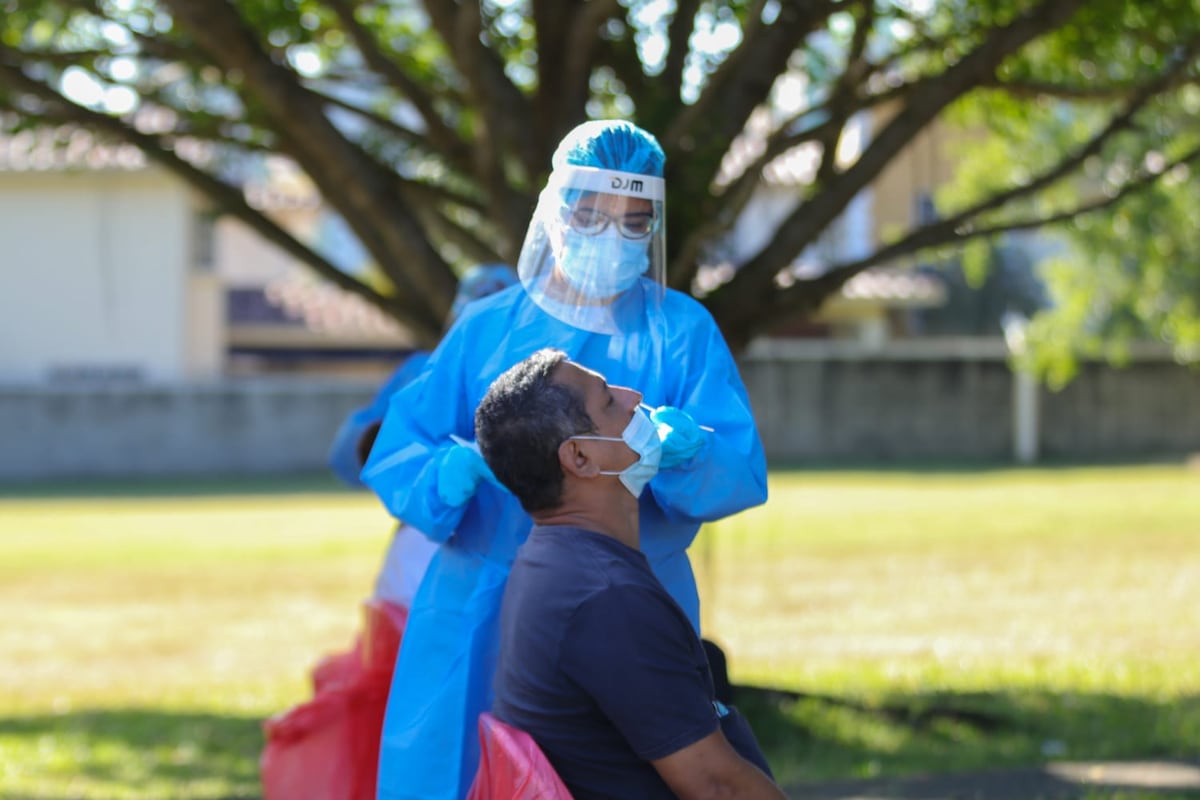 En las fiestas y la playa mantenga la mascarilla puesta para evitar contagios de covid-19
