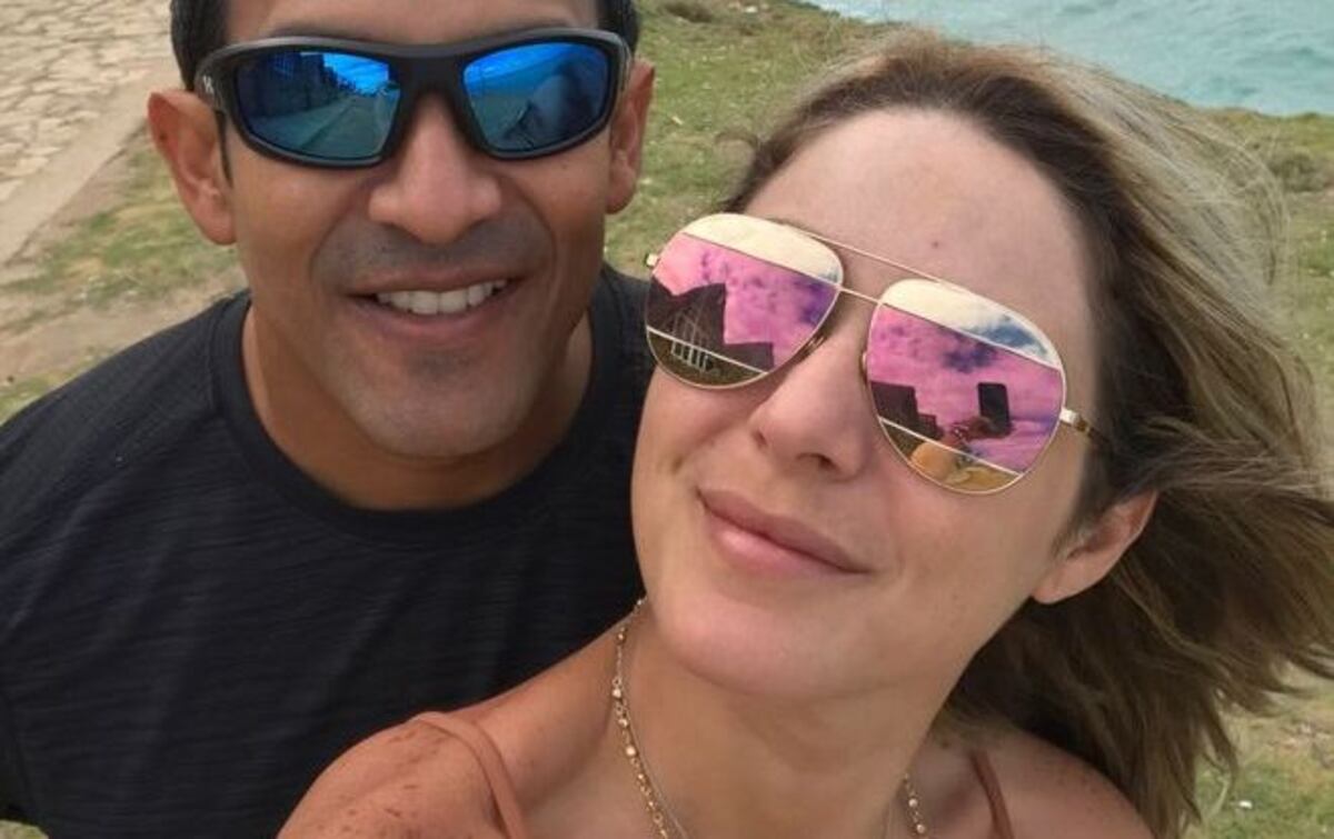 ¡AJÁ! Cantante panameño y presentadora de TV reciben el año juntitos en Cuba