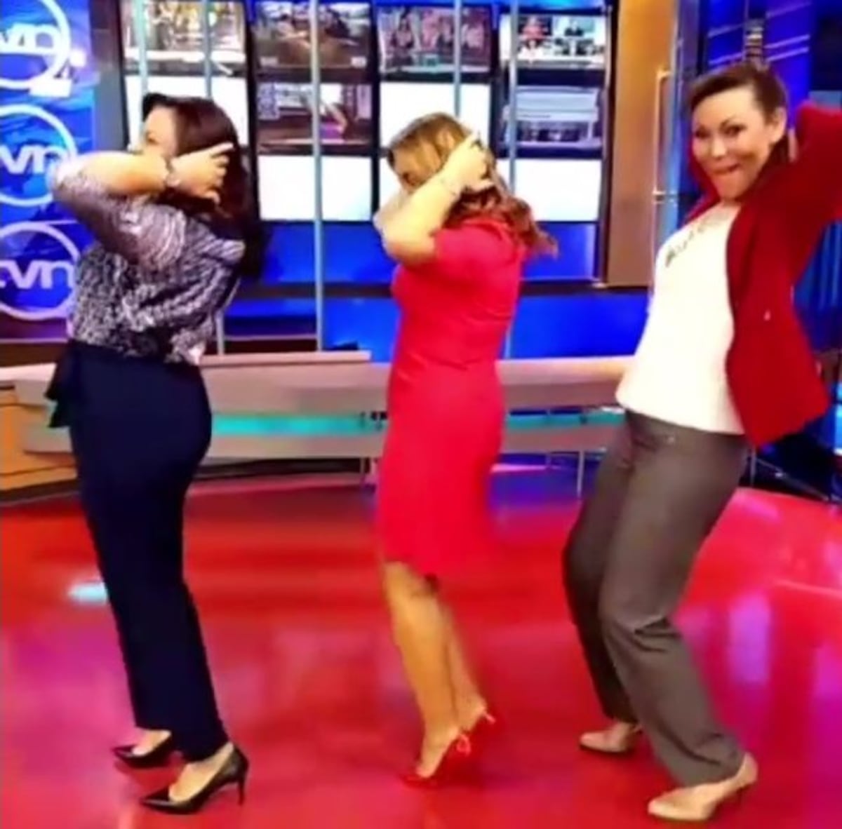 Presentadoras de TV, Castalia, Siria y Annette Quinn, bailan 'Dame tu cosita'