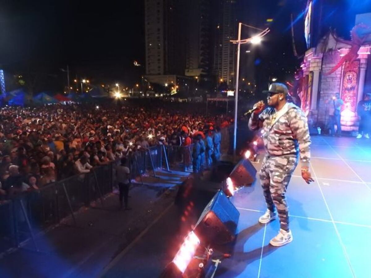 Tras revuelo, Dorindo se trepa a la tarima. Así le fue...