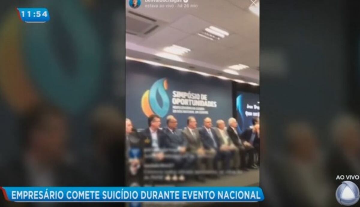 Empresario comete suicidio durante evento nacional
