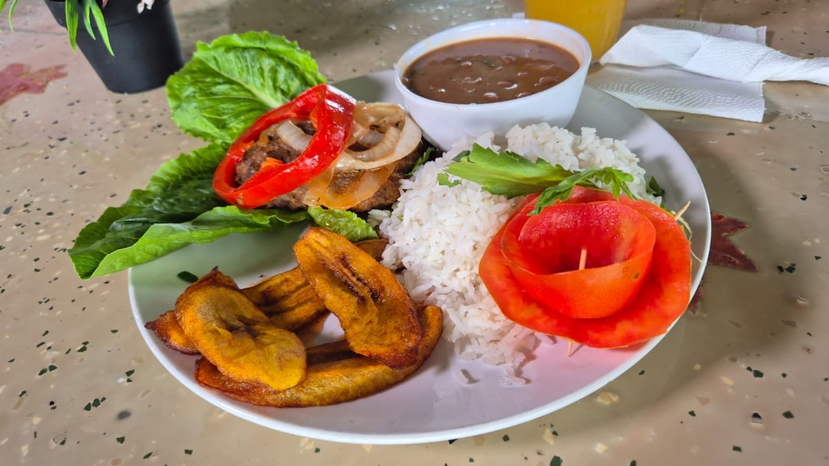 Un rincón dominicano en la ciudad: Fonda Delicias Las Américas