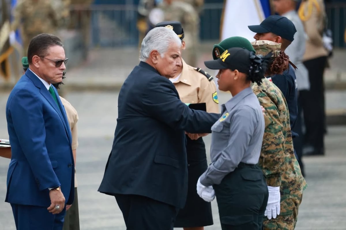 Presidente Mulino lanza mensaje duro al sistema judicial en graduación policial
