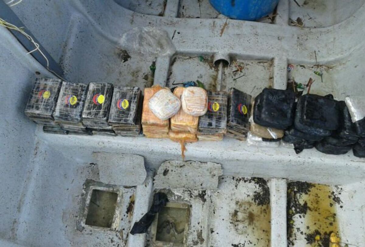 ¡EN NARGANÁ! Incautan 70 paquetes de supuesta droga en embarcación