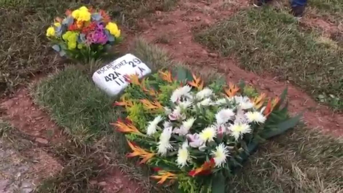 ¡TRAS RECLAMOS! Entierran el cuerpo del expolicía rebelde Óscar Pérez