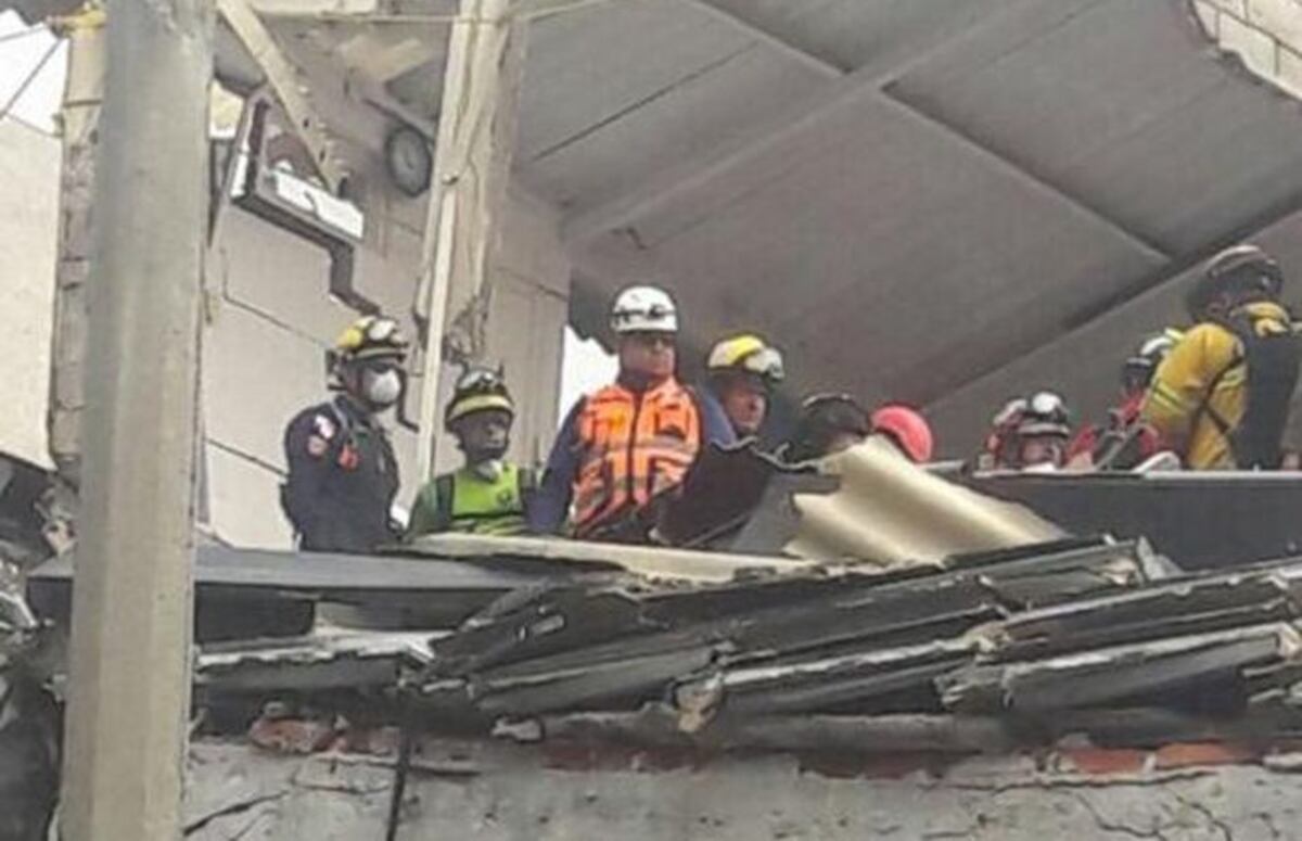 Rescatistas panameños recuperan dos cuerpos en México