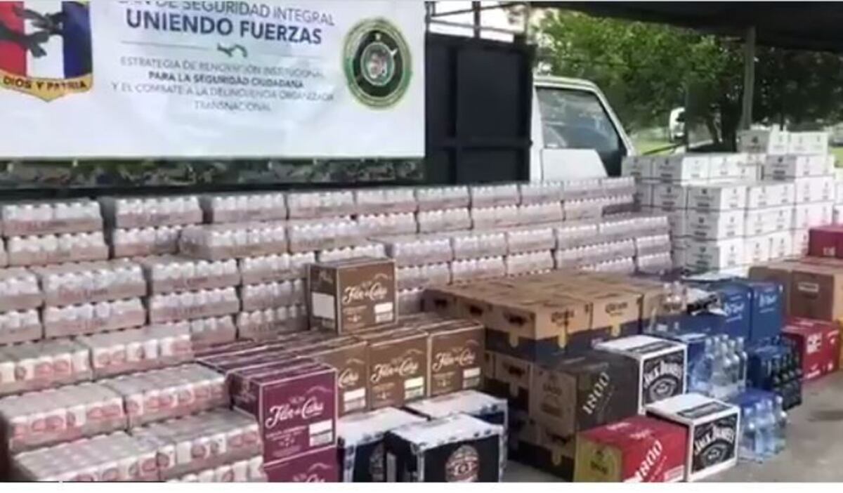 Decomisado. Encontraron más de 600 cajas de licor de diferentes clases. Video
