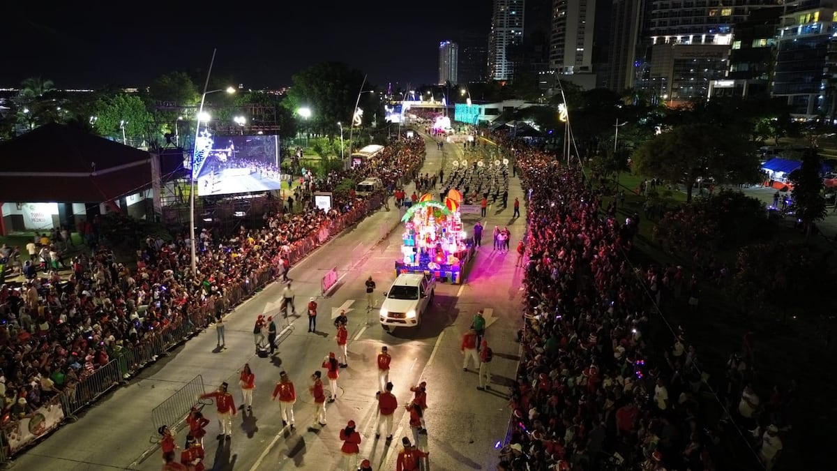 Magia en la Cinta Costera: El desfile navideño cautiva a la multitud y da Inicio a las celebraciones decembrinas en la capital