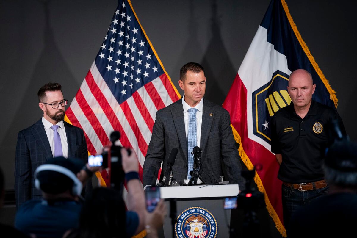 El FBI publica dos fotos del sospechoso de asesinar de Charlie Kirk