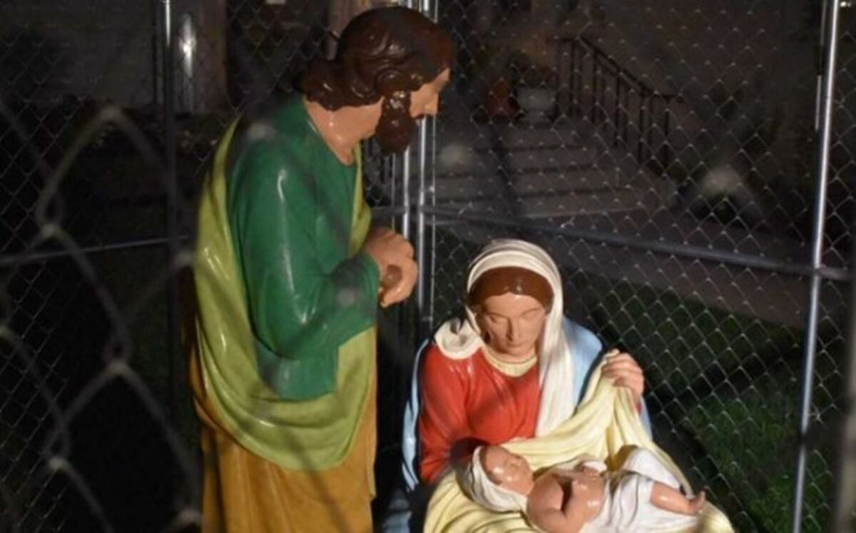 En 'honor' a Trump, enjaulan a la Sagrada Familia en Estados Unidos