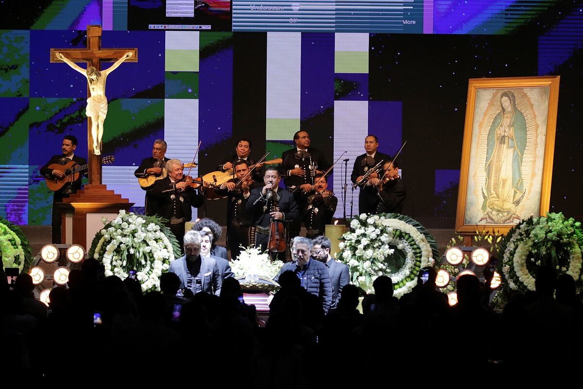 Derroche de sentimiento. Miles rinden tributo póstumo al rey de las Rancheras, Vicente Fernández + Video