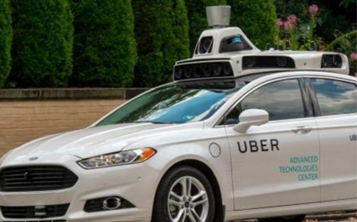 Vehículo autónomo de Uber atropella y mata a mujer