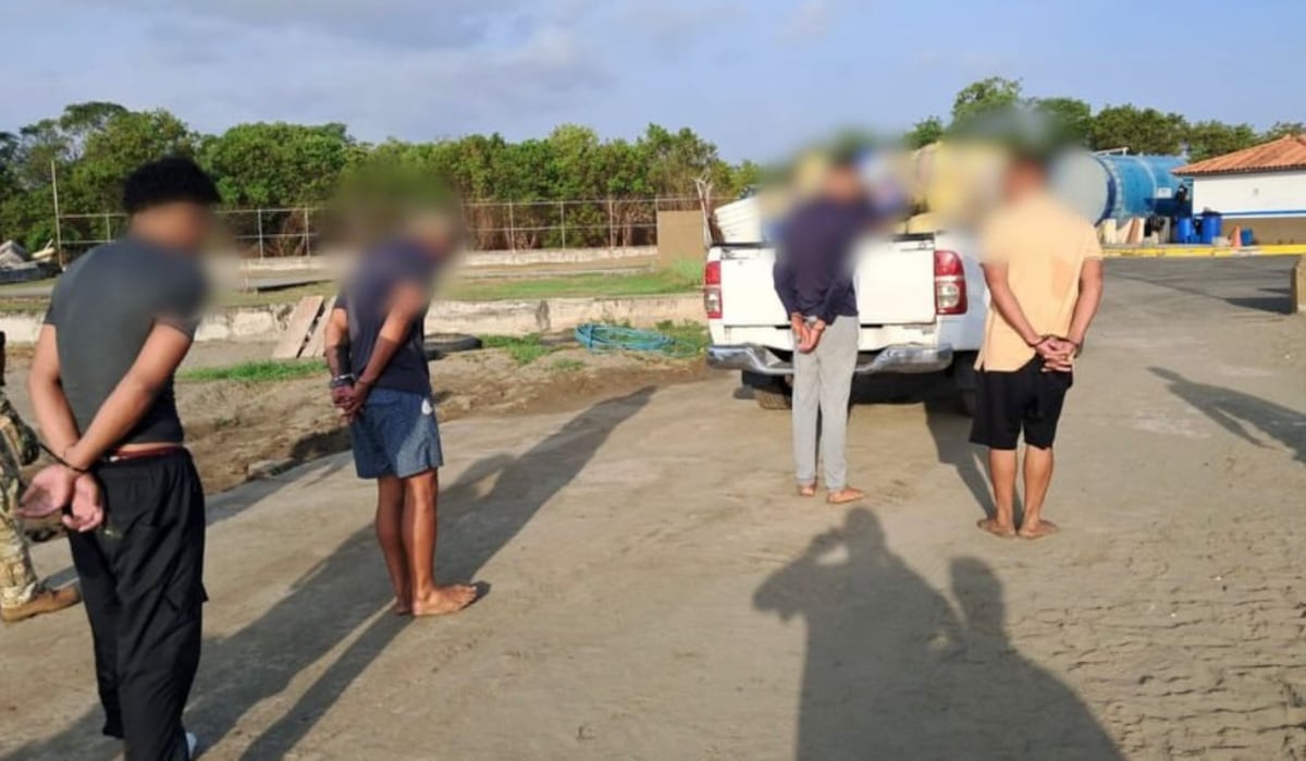 SE LES CAYÓ LA VUELTA | Cuatro detenidos y 564 paquetes incautados tras operativo aeronaval en aguas de Isla Iguana