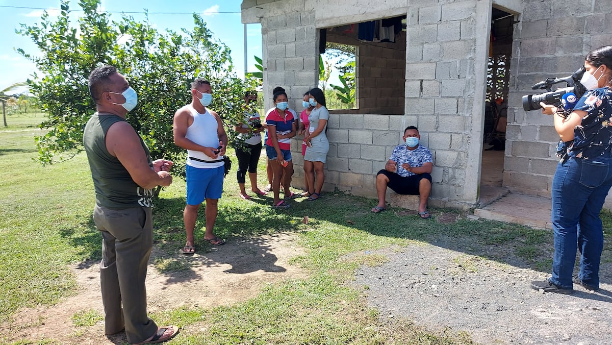Se llevan a un hombre a la fuerza de su casa en Antón