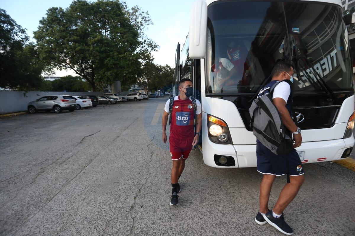 Nada de covid. Thomas Christiansen reaparece en el Rommel Fernández