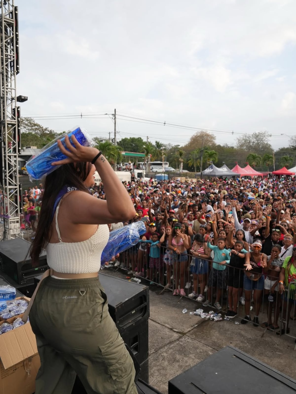 El ‘West’ prende la fiesta con culecos de día y noche