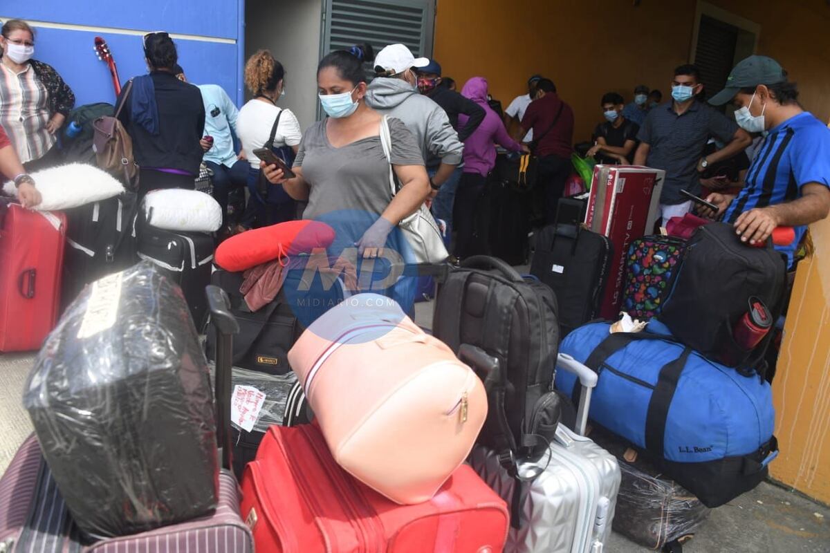 ‘Lo he vendido todo para regresar a mi país’. Video