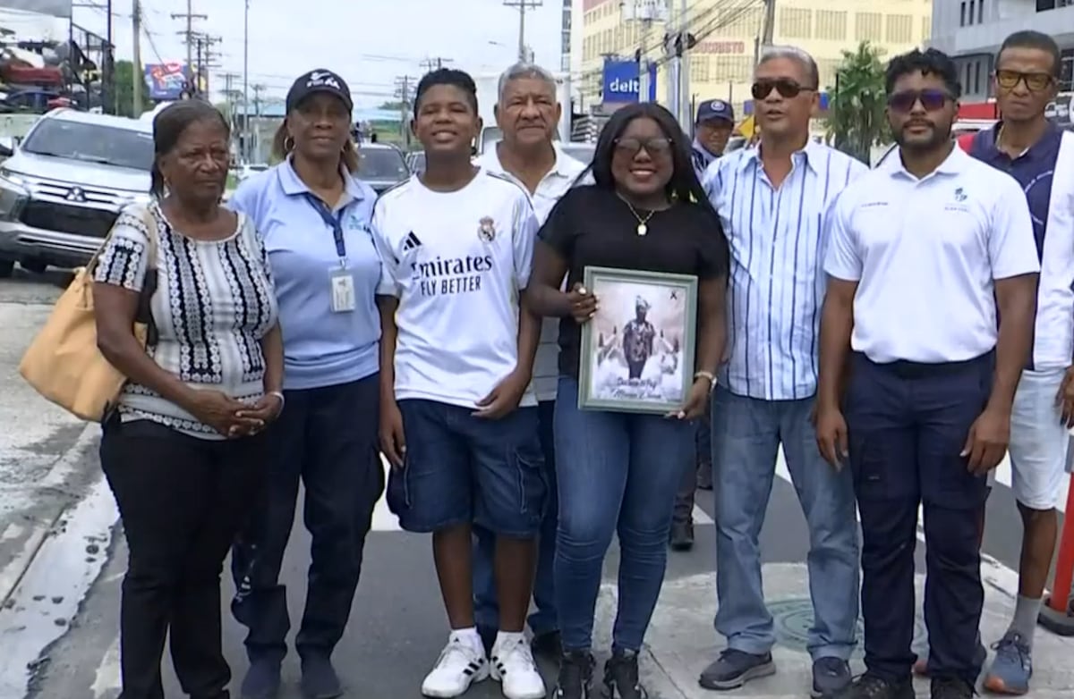 Pintan corazón azul en Juan Díaz en homenaje a ‘Cheba’ tras fatal atropello: ‘Que no quede impune la muerte de mi esposa’