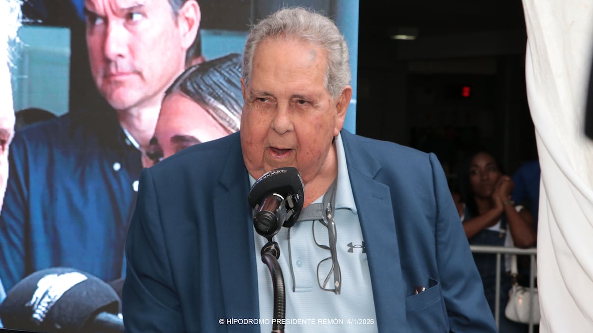 Develan busto de Alberto Paz Rodríguez en HPR: el rey del hipismo panameño