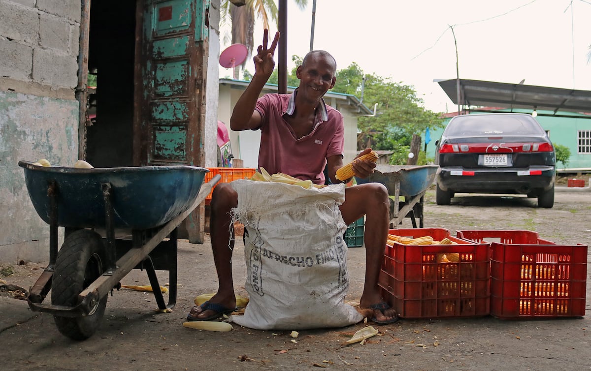 Esfuerzo y dedicación. Mariela lleva más de 35 años haciendo el famoso bollo pacoreño