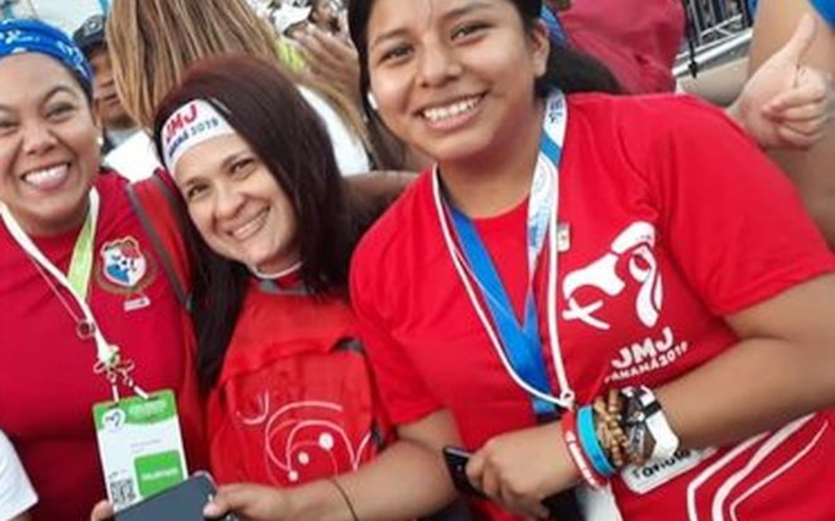 Los milagros existen. Peregrina pierde el celular en Cinta Costera y lo recupera