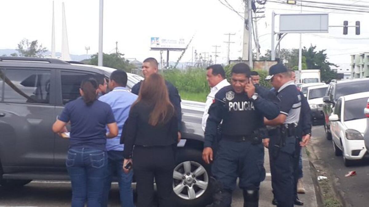 Uno de los delincuentes llegó en silla de ruedas a robar al banco | Video