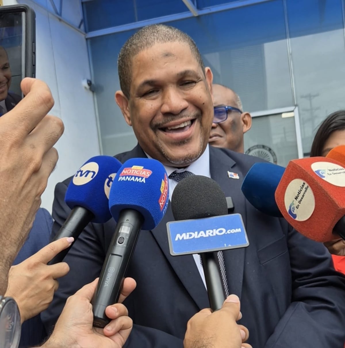 Última Hora. IFARHU se revuelca: Actual director acusa a Bernardo Meneses por millonario escándalo de auxilios