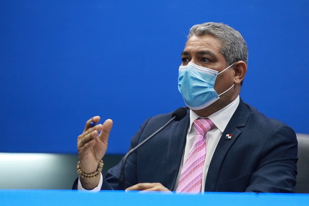 ‘No se descarta restablecer cuarentena total sábado y domingo y el toque de queda’. Ministro de Salud explica dónde