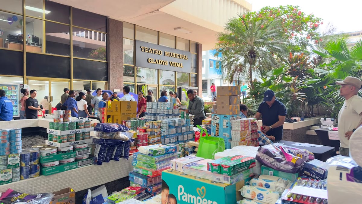 En solo un día, centro de acopio reúne 18 toneladas de ayuda para Venezuela